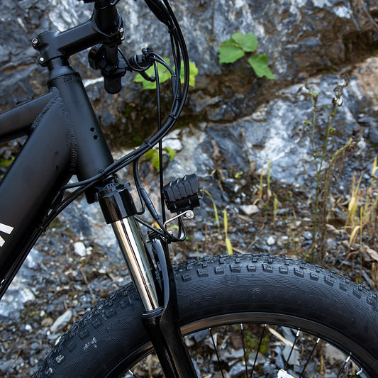 Electric bike SIVROCK with 48V 15Ah battery and LCD display.

